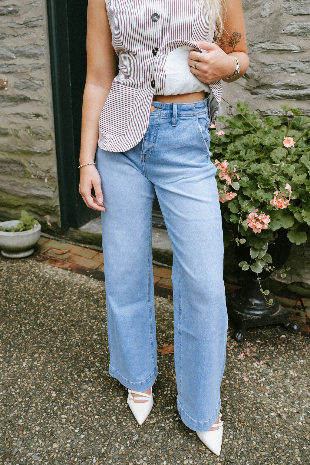 High-Waisted Wide-Leg Mica Jeans – Light Wash