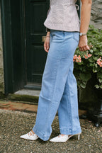 High-Waisted Wide-Leg Mica Jeans – Light Wash