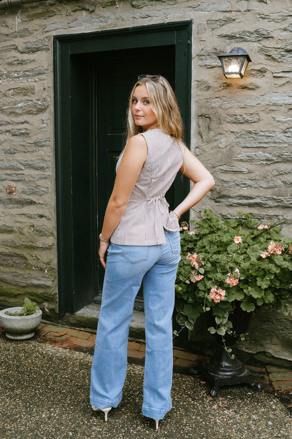 High-Waisted Wide-Leg Mica Jeans – Light Wash
