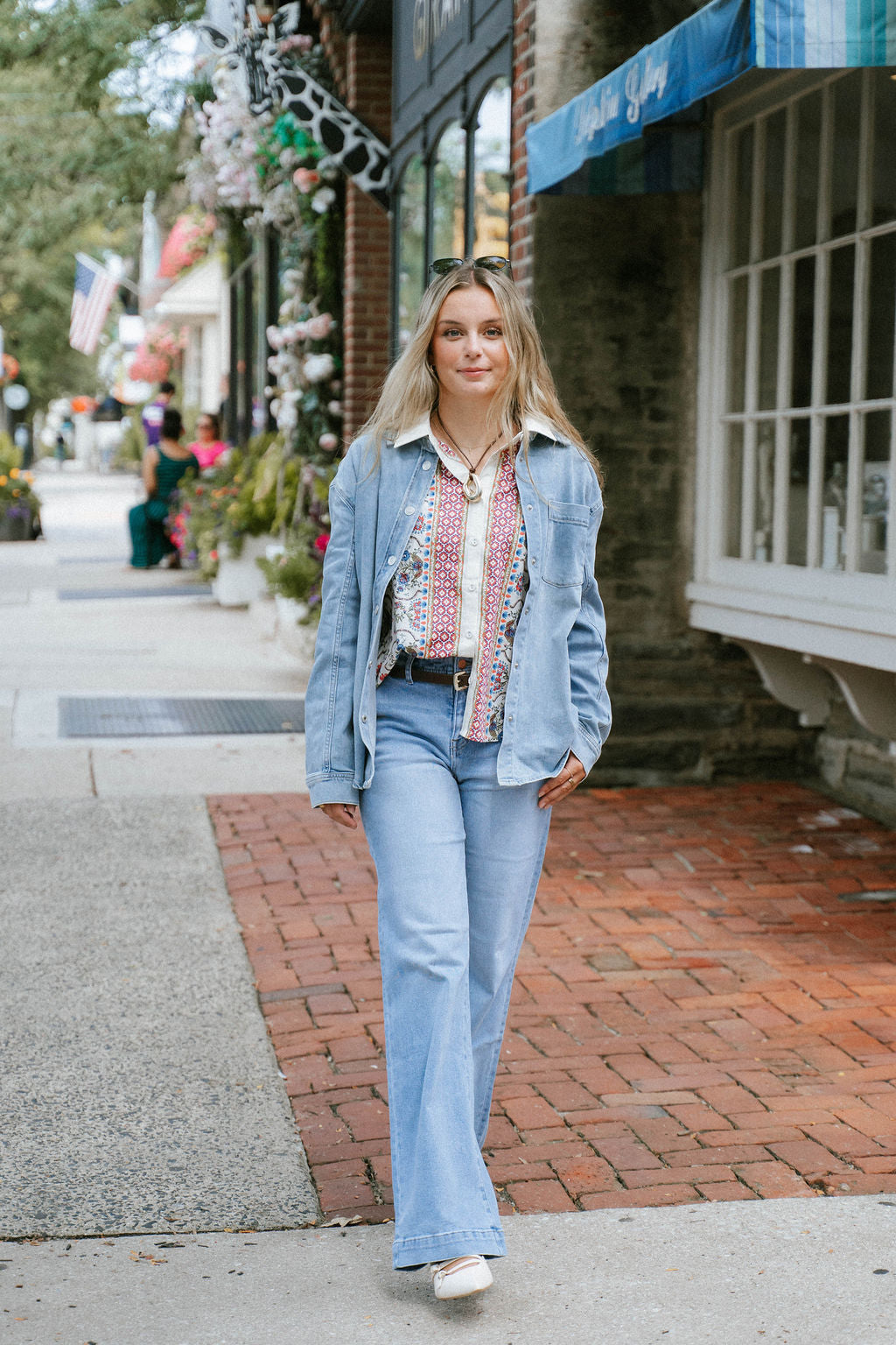 High-Waisted Wide-Leg Mica Jeans – Light Wash
